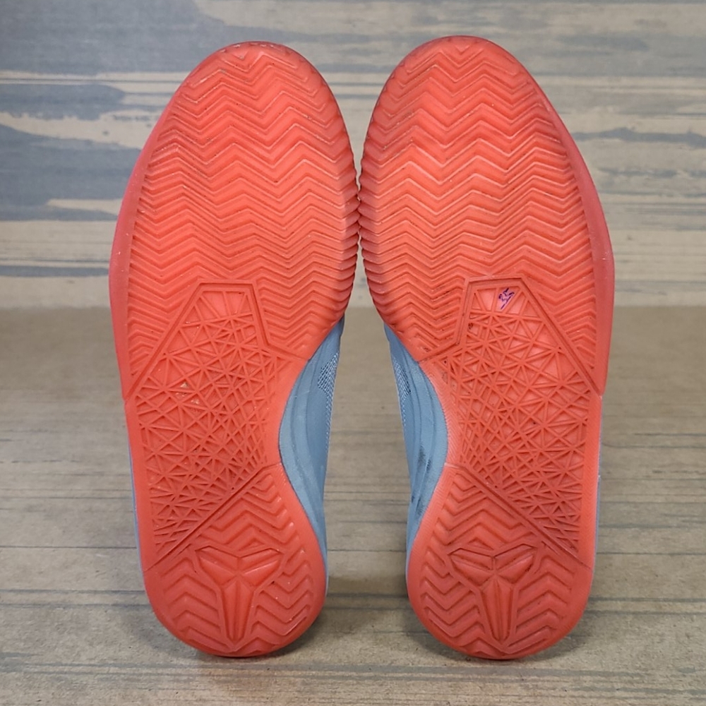 Nike Kobe Bryant Mentality Nemesis Shoes - Picture 7 of 8